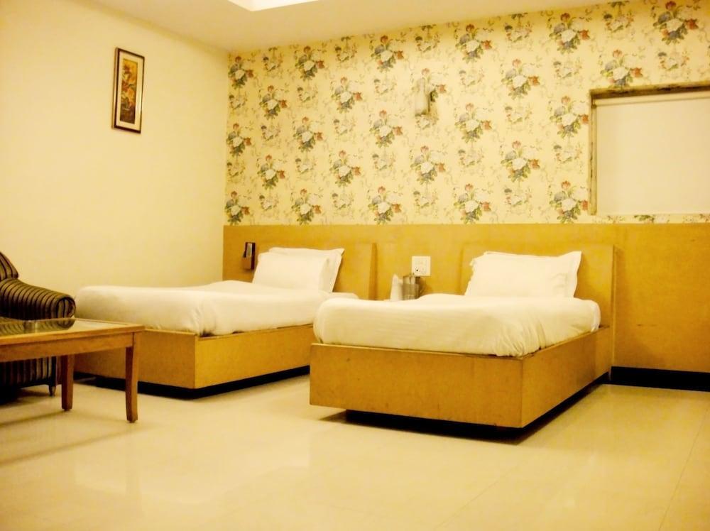 Hotel Pr Residency Amritsar Esterno foto