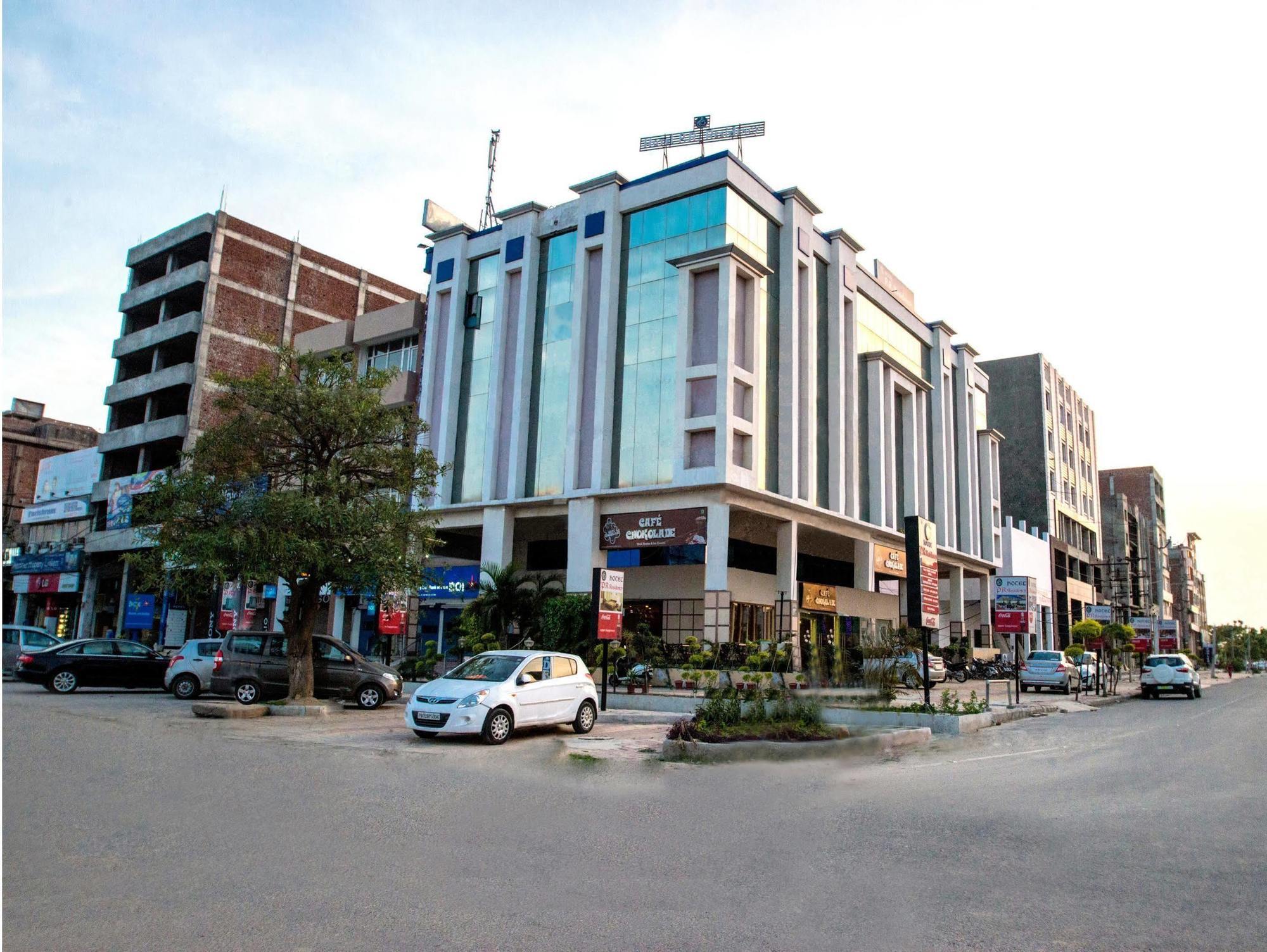 Hotel Pr Residency Amritsar Esterno foto